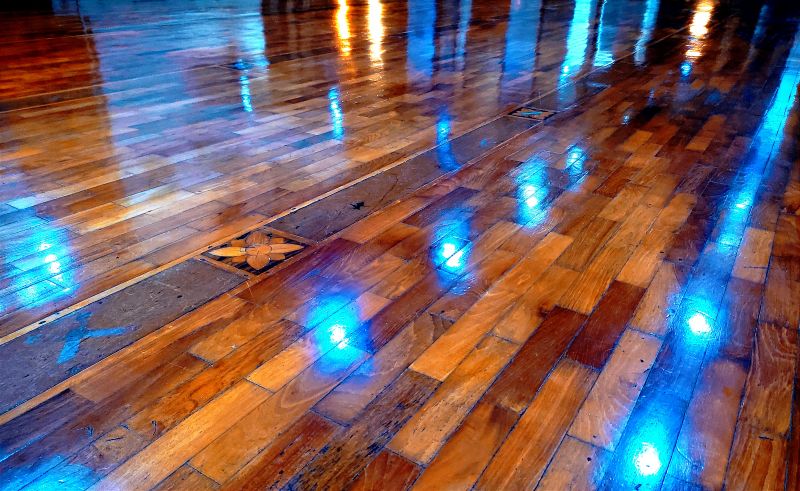 Commercial Laminate Flooring Vs. Traditional Hardwood